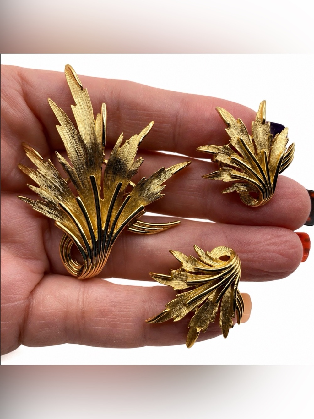 Crown Trifari Signed Leaf Pendant/Brooch & Clip On Earrings SET 50’s Vintage - Picture 10 of 11